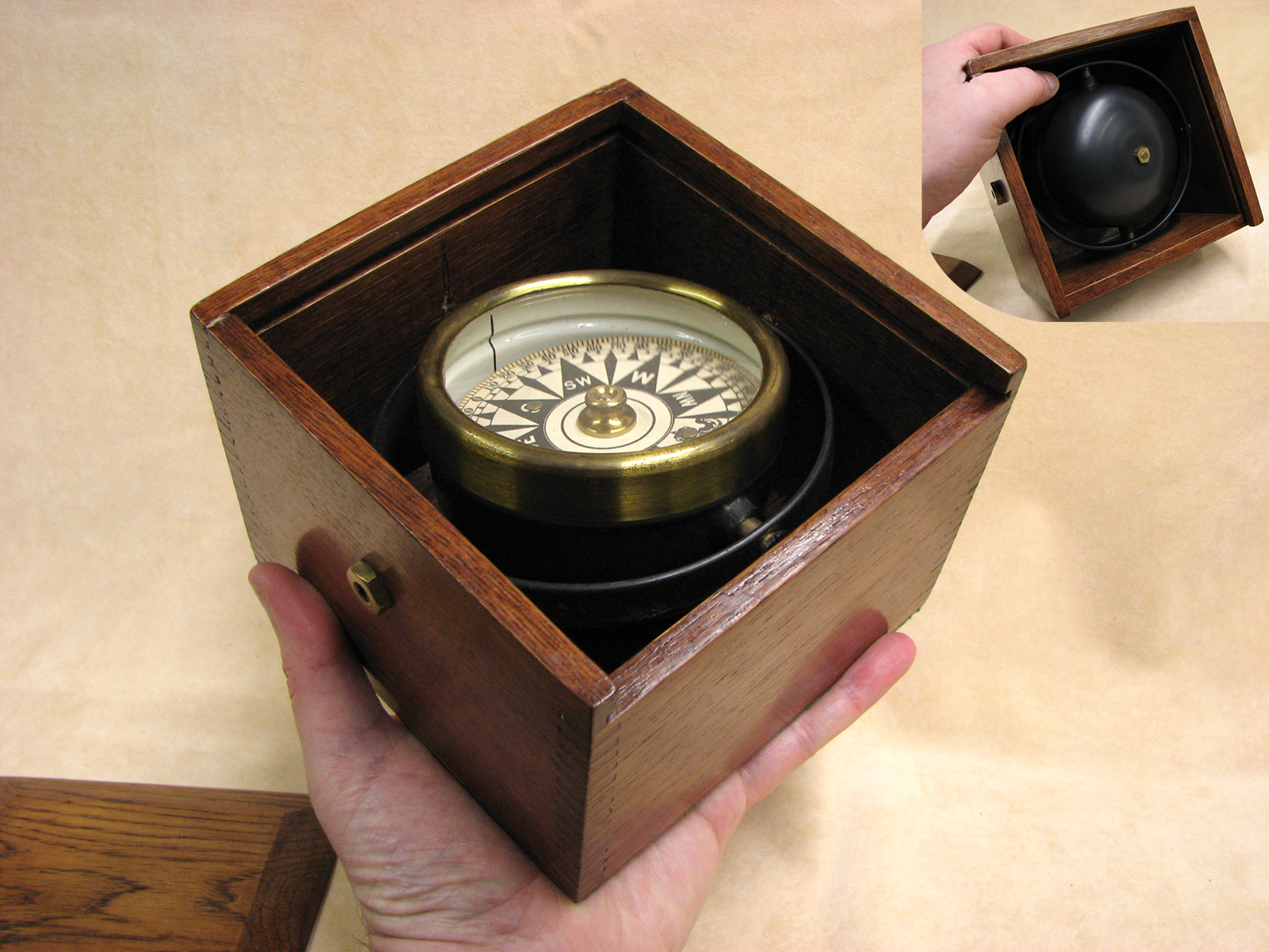 19th century gimbal mounted Mariners small boat compass in oak case